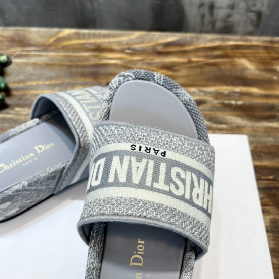 slippers slippers
