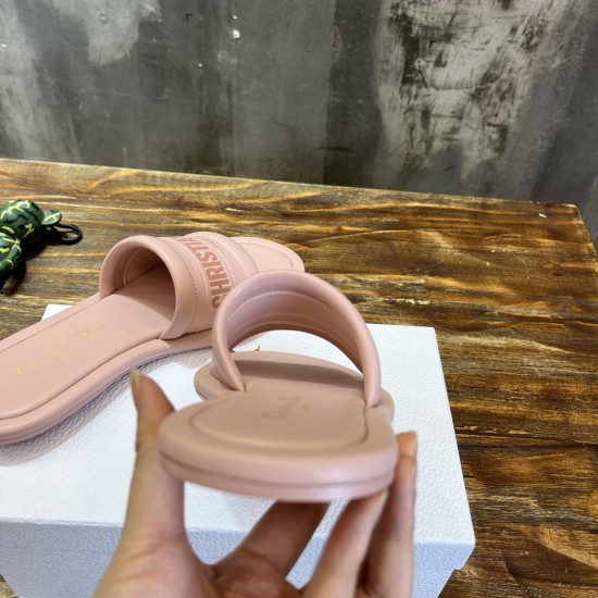 slippers slippers