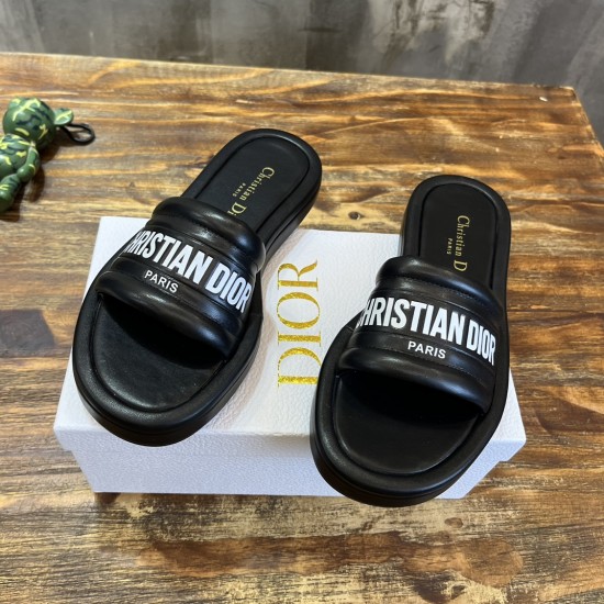 slippers slippers