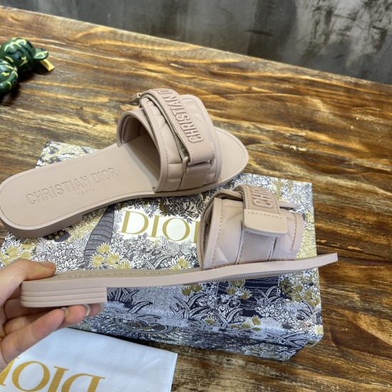slippers slippers