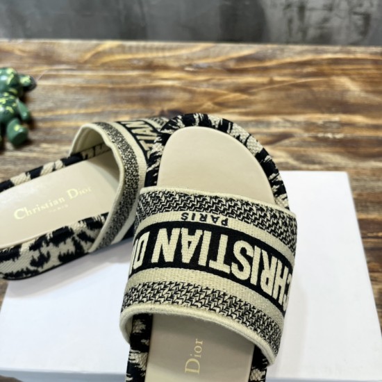 slippers slippers