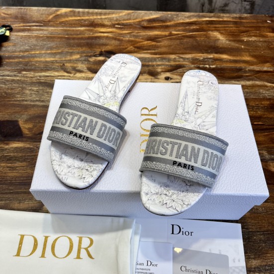 slippers slippers
