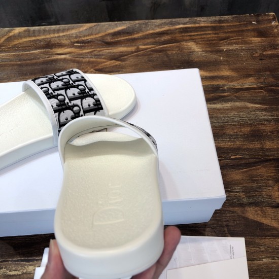 slippers slippers