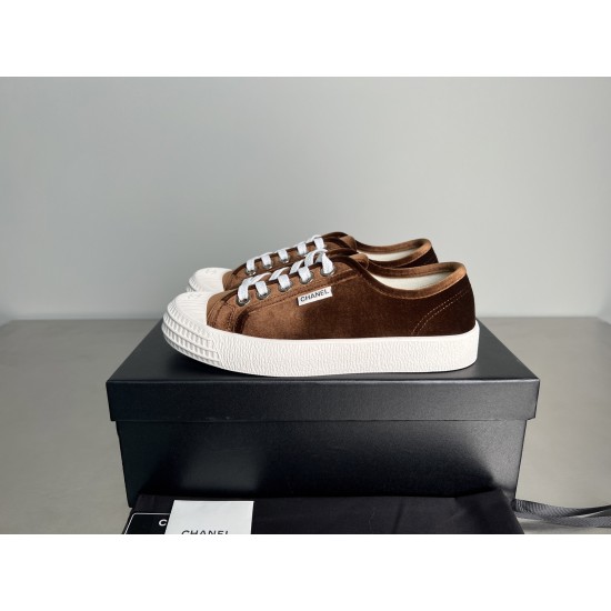 casual shoes