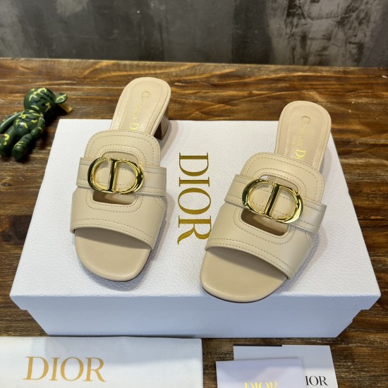 slippers slippers