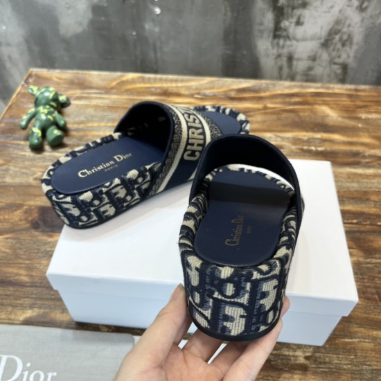 slippers slippers