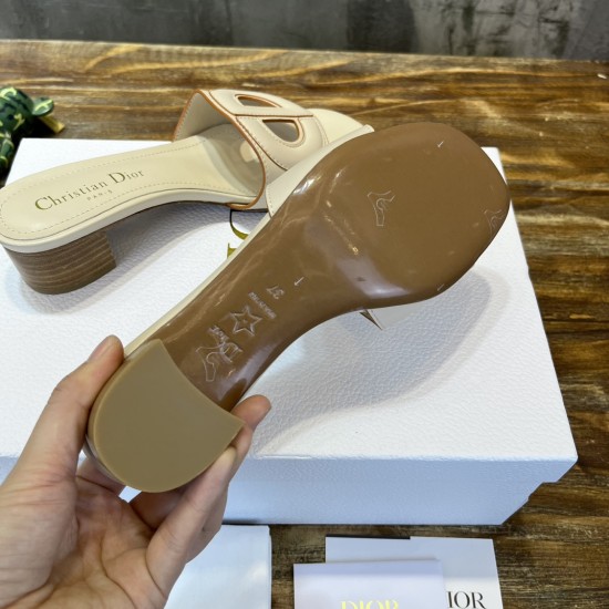 slippers slippers