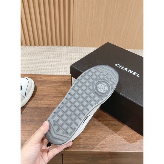 Skateboard shoes