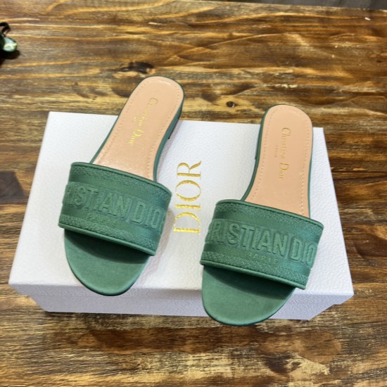 slippers slippers