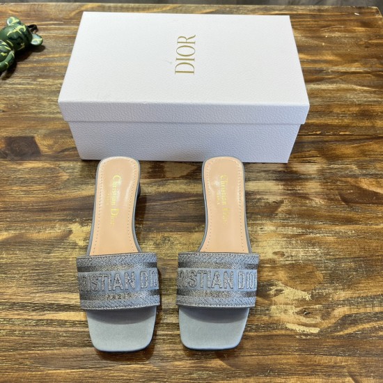 slippers slippers