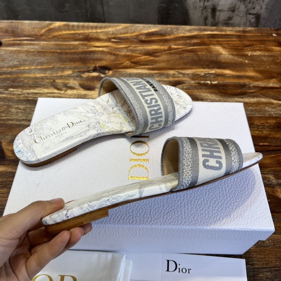 slippers slippers