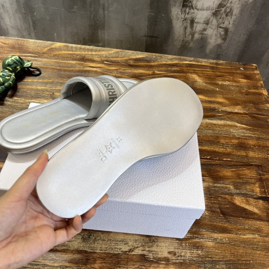 slippers slippers