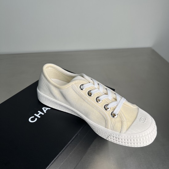 casual shoes