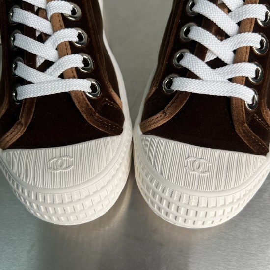 casual shoes