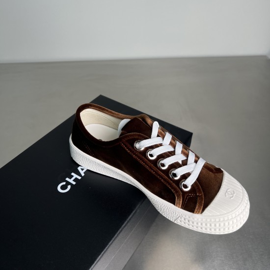 casual shoes