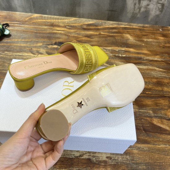 slippers slippers
