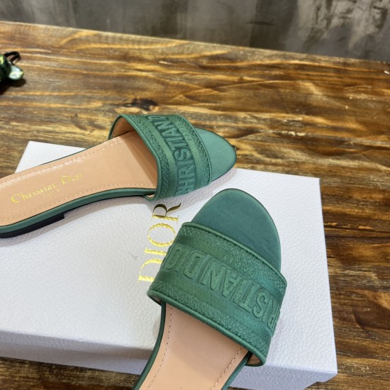 slippers slippers