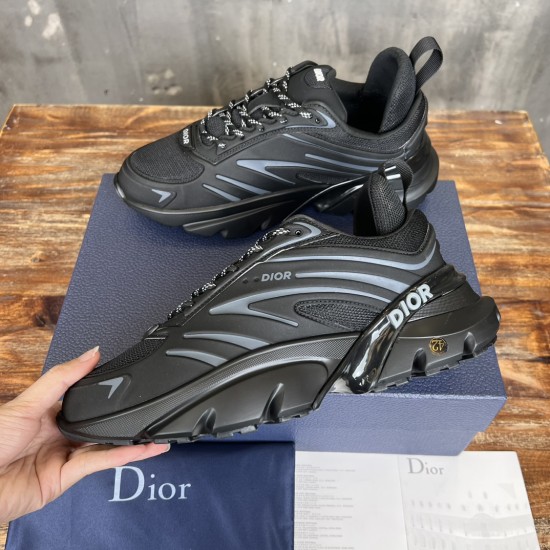 DIOR AND LEWIS HAMILTON 