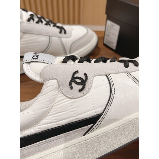 Skateboard shoes