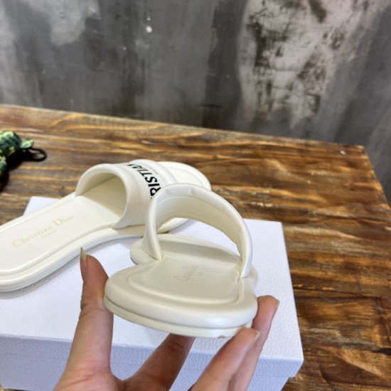 slippers slippers