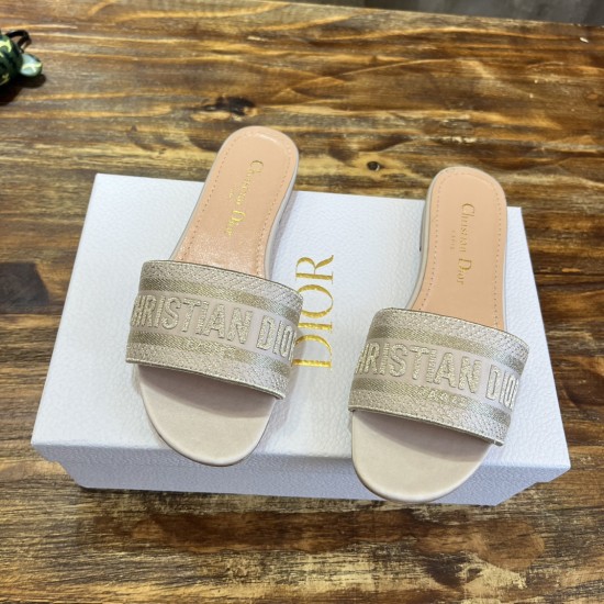 slippers slippers