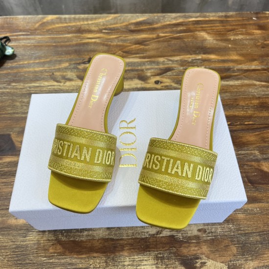 slippers slippers