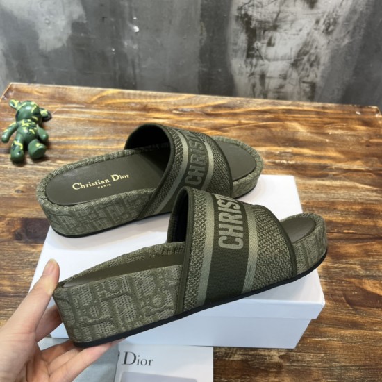 slippers slippers