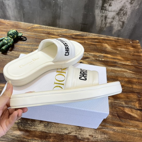 slippers slippers