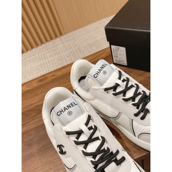 Skateboard shoes