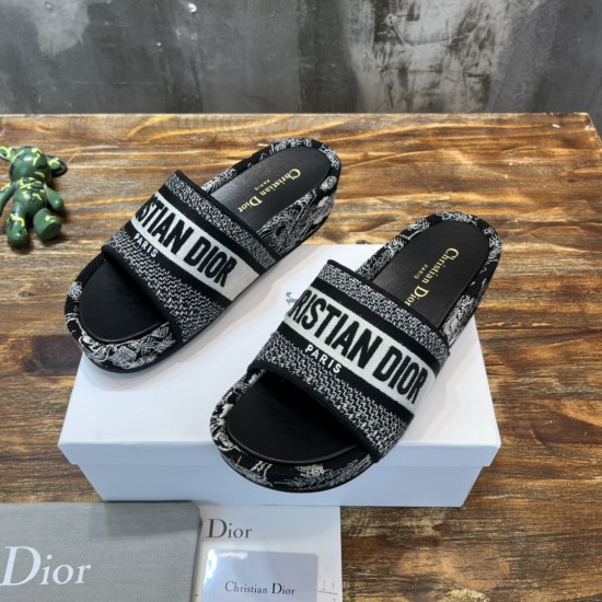 slippers slippers
