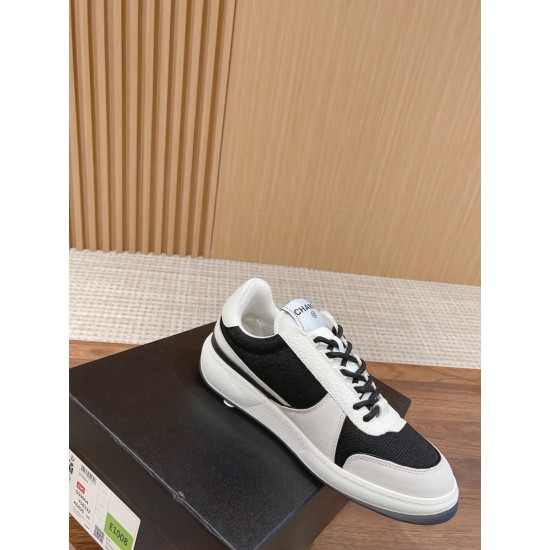 Skateboard shoes