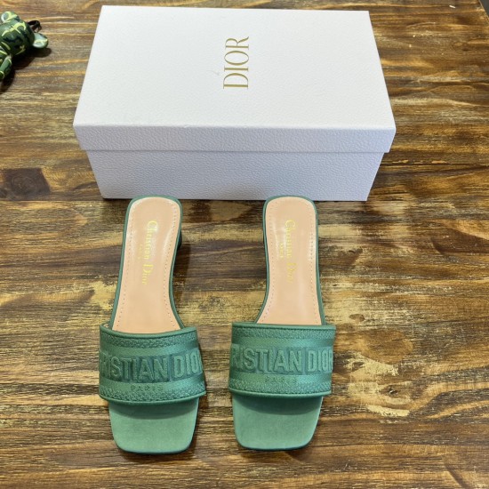 slippers slippers