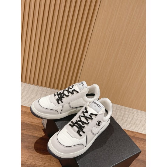 Skateboard shoes