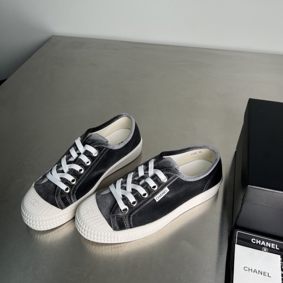 casual shoes