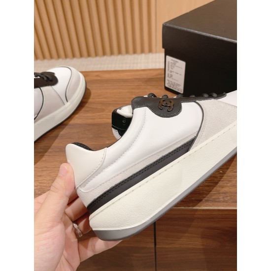 Skateboard shoes