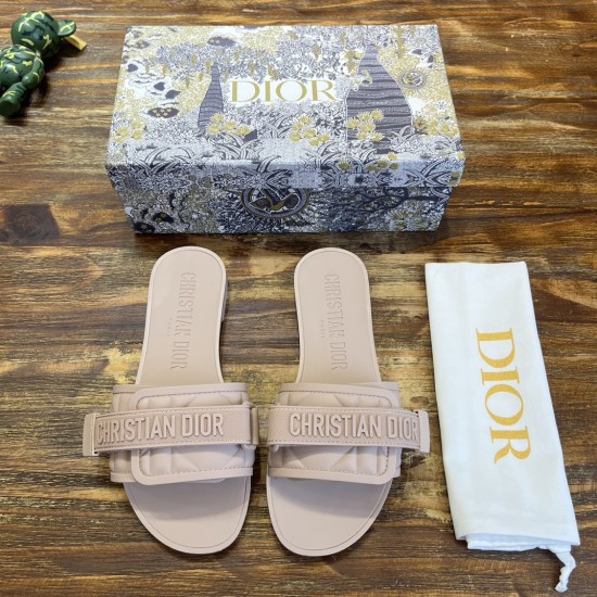 slippers slippers