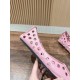 # 阿莱亚/早春新品 方头 镂空 平底凉鞋这一季的鞋履全新视觉体验 俏皮搭配 显得酷酷的真是绝美 鞋柜必备的时尚单品。面料采用进口小牛皮 内里垫脚均为牛皮 原版开模大底Size:35-39(40/41/42定制不退换) # 阿莱亚/早春新品 方头 镂空 平底凉鞋这一季的鞋履全新视觉体验 俏皮搭配 显得酷酷的真是绝美 鞋柜必备的时尚单品。面料采用进口小牛皮 内里垫脚均为牛皮 原版开模大底Size:35-39(40/41/42定制不退换)