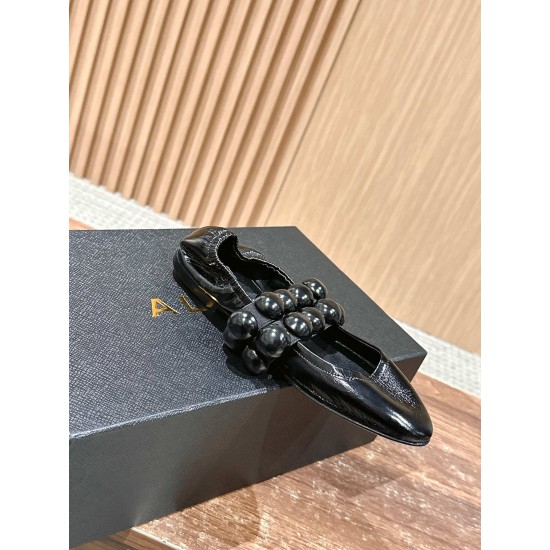 /# 阿莱亚春夏新款 双带扣圆珠芭蕾鞋非常绝美的设计,模拟珍珠的双带扣设计,依旧优雅大方得体,纯真的牛油皮纹路质感,成就独一无二的设计感,随机但是美丽,自然生长之美~鞋底超级软!上脚随意搭配都很好看!而且容易打理!后跟收缩加上芭蕾双带,根本不担心不跟脚的问题哦~ 牛油皮材质 羊里内里 意大利进口真皮大底 Size:35-39(40定制不退换) /# 阿莱亚春夏新款 双带扣圆珠芭蕾鞋非常绝美的设计,模拟珍珠的双带扣设计,依旧优雅大方得体,纯真的牛油皮纹路质感,成就独一无二的设计感,随机但是美丽,自然生长之美~鞋底超级软!上脚随意搭配都很好看!而且容易打理!后跟收缩加上芭蕾双带,根本不担心不跟脚的问题哦~ 牛油皮材质 羊里内里 意大利进口真皮大底 Size:35-39(40定制不退换)