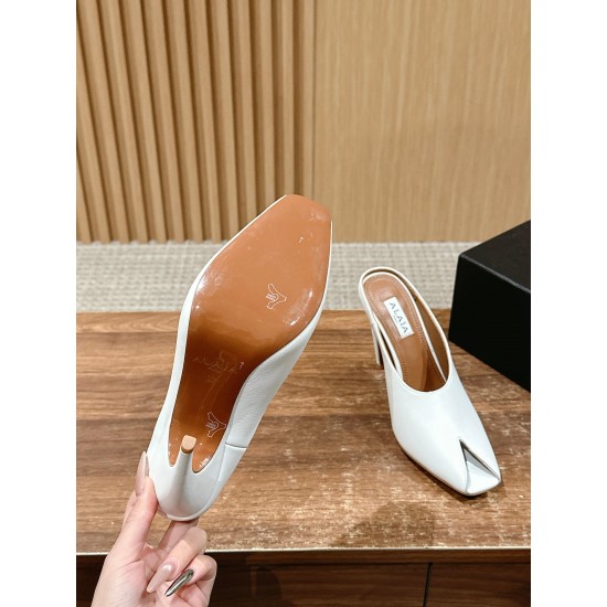 / 阿莱亚春夏新款 大金豆鱼嘴高跟凉鞋主要的设计是极简风格,很吸睛的时髦鱼嘴凉鞋,鞋子的弧度真的很有女人味!上脚性感拉满~两款不同的就是一个大金豆啦,非常的显眼,也是alaia的特别辨识度之一!跟也是具有弧度的,但是不要小瞧了它的高度哦!材质:牛皮内里:牛里大底:意大利进口真皮大底鞋码:35-39/40定制不退换 / 阿莱亚春夏新款 大金豆鱼嘴高跟凉鞋主要的设计是极简风格,很吸睛的时髦鱼嘴凉鞋,鞋子的弧度真的很有女人味!上脚性感拉满~两款不同的就是一个大金豆啦,非常的显眼,也是alaia的特别辨识度之一!跟也是具有弧度的,但是不要小瞧了它的高度哦!材质:牛皮内里:牛里大底:意大利进口真皮大底鞋码:35-39/40定制不退换