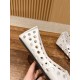 # 阿莱亚/早春新品 方头 镂空 平底凉鞋这一季的鞋履全新视觉体验 俏皮搭配 显得酷酷的真是绝美 鞋柜必备的时尚单品。面料采用进口小牛皮 内里垫脚均为牛皮 原版开模大底Size:35-39(40/41/42定制不退换) # 阿莱亚/早春新品 方头 镂空 平底凉鞋这一季的鞋履全新视觉体验 俏皮搭配 显得酷酷的真是绝美 鞋柜必备的时尚单品。面料采用进口小牛皮 内里垫脚均为牛皮 原版开模大底Size:35-39(40/41/42定制不退换)