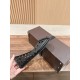 # 阿莱亚/早春新品 方头 镂空 平底凉鞋这一季的鞋履全新视觉体验 俏皮搭配 显得酷酷的真是绝美 鞋柜必备的时尚单品。面料采用进口小牛皮 内里垫脚均为牛皮 原版开模大底Size:35-39(40/41/42定制不退换) # 阿莱亚/早春新品 方头 镂空 平底凉鞋这一季的鞋履全新视觉体验 俏皮搭配 显得酷酷的真是绝美 鞋柜必备的时尚单品。面料采用进口小牛皮 内里垫脚均为牛皮 原版开模大底Size:35-39(40/41/42定制不退换)