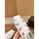 # 阿莱亚/早春新品 方头 罗马平底凉鞋这一季的鞋履全新视觉体验 俏皮搭配 显得酷酷的真是绝美 鞋柜必备的时尚单品。面料采用进口小牛皮 内里垫脚均为牛皮 意大利真皮大底Size:35-39(40/41/42定做不退换) # 阿莱亚/早春新品 方头 罗马平底凉鞋这一季的鞋履全新视觉体验 俏皮搭配 显得酷酷的真是绝美 鞋柜必备的时尚单品。面料采用进口小牛皮 内里垫脚均为牛皮 意大利真皮大底Size:35-39(40/41/42定做不退换)