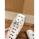 # 阿莱亚/早春新品 方头 镂空 平底凉鞋这一季的鞋履全新视觉体验 俏皮搭配 显得酷酷的真是绝美 鞋柜必备的时尚单品。面料采用进口小牛皮 内里垫脚均为牛皮 原版开模大底Size:35-39(40/41/42定制不退换) # 阿莱亚/早春新品 方头 镂空 平底凉鞋这一季的鞋履全新视觉体验 俏皮搭配 显得酷酷的真是绝美 鞋柜必备的时尚单品。面料采用进口小牛皮 内里垫脚均为牛皮 原版开模大底Size:35-39(40/41/42定制不退换)