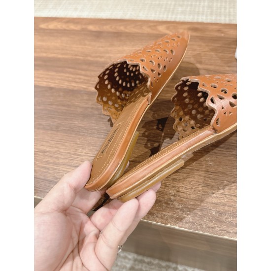 slippers