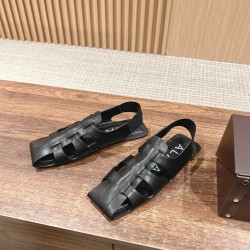 # 阿莱亚/早春新品 方头 罗马平底凉鞋这一季的鞋履全新视觉体验 俏皮搭配 显得酷酷的真是绝美  鞋柜必备的时尚单品。面料采用进口小牛皮 内里垫脚均为牛皮 意大利真皮大底Size：35-39（40/41/42定做不退换）