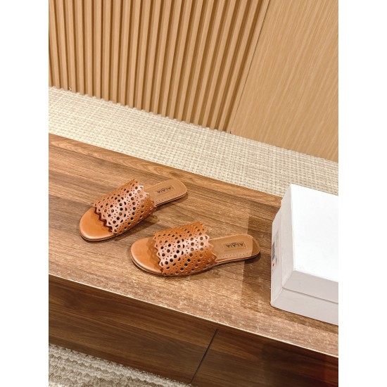 slippers