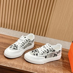 Skateboard shoes
