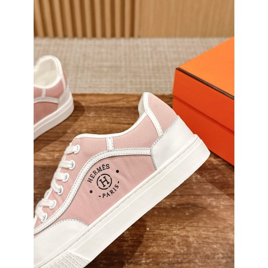 Skateboard shoes