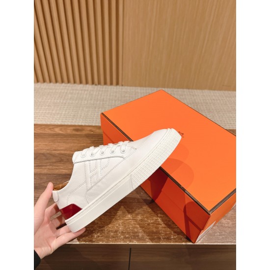 Skateboard shoes