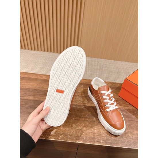 Skateboard shoes